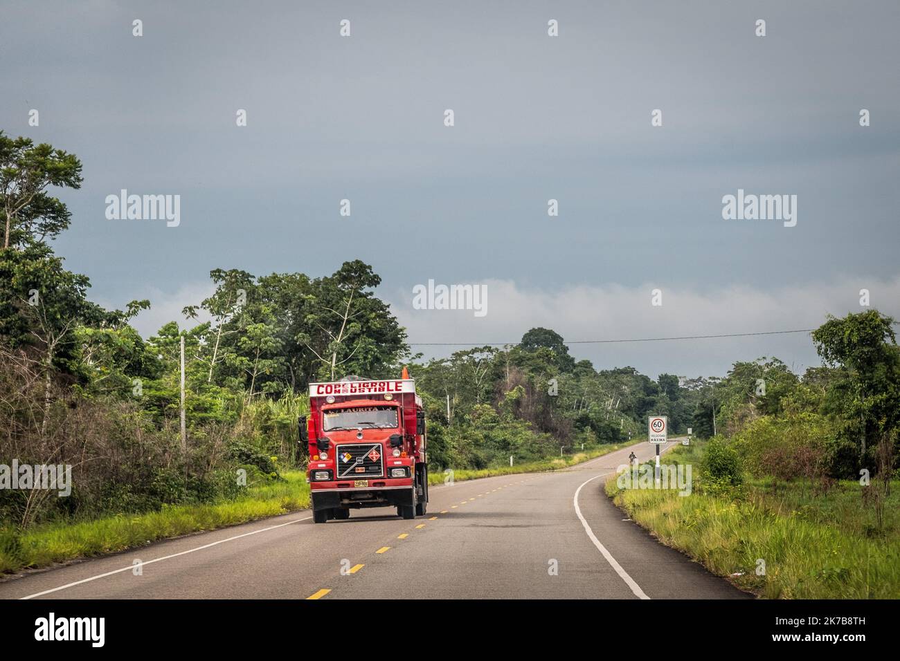 ©Olivier Donnars / Le Pictorium/MAXPPP - Olivier Donnars / Le Pictorium - 22/11/2019 - Perou / Madre de Dios - Aux abords de La Pampa, la route interoceanique, reliant la cote est du Bresil a l'ocean Pacifique, construite a` grands renfort de pots de vins touches par les differents gouvernements qui se sont succedes. Sensee apporter la prosperite economique, elle a ete baptisee la route du desepoir. Le traffic routier international y est assez faible et contribue a l'expansion de l'activite miniere illegale dans d'autres parties de l'Amazonie peruvienne. Le mercure de contrebande y circule en Stock Photo